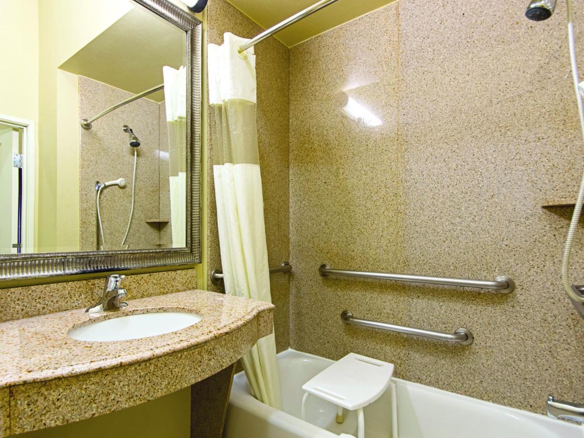 La Quinta By Wyndham Houston New Caney Exterior foto