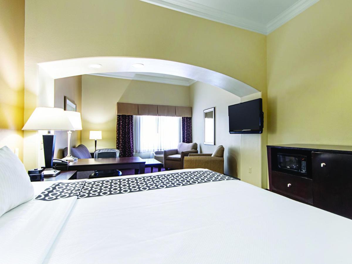 La Quinta By Wyndham Houston New Caney Exterior foto